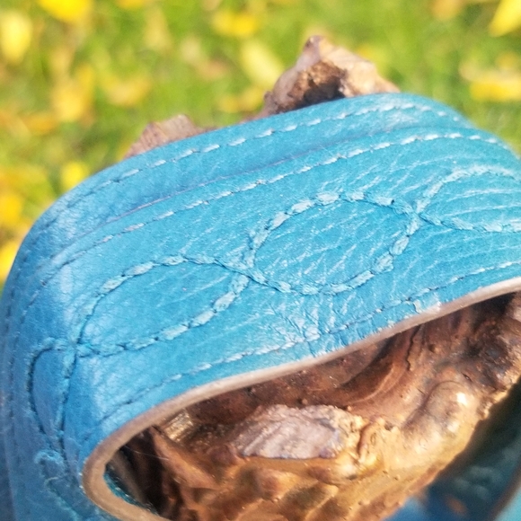 Turquoise leather handbag - Picture 3 of 5